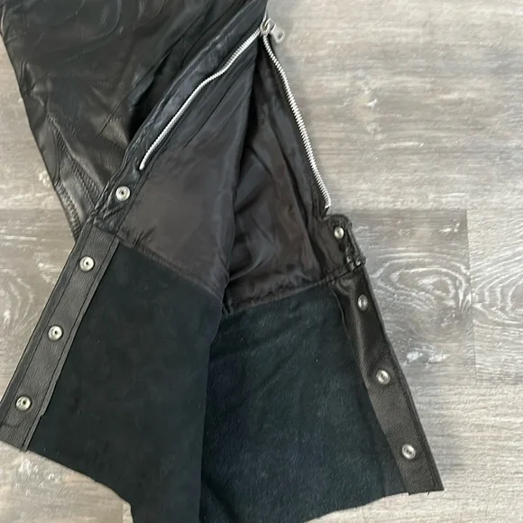 Men’s Diamond Plate Black Leather Motorcycle Chaps, Size Extra Large. - Picture 4 of 16
